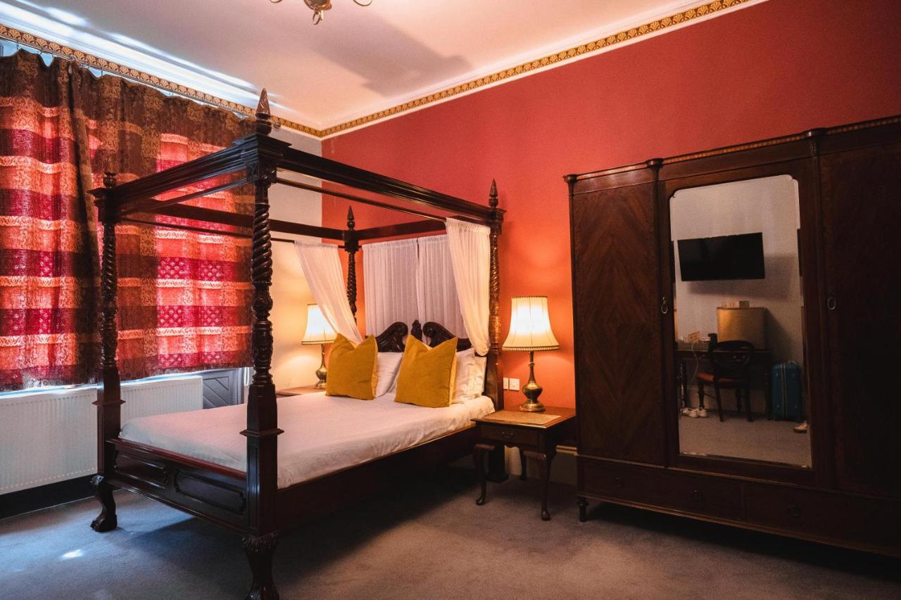 Hotel The Godwins 3*