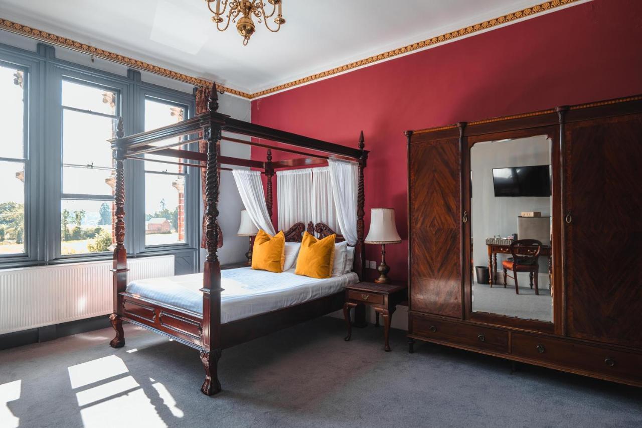 Hotel The Godwins 3*