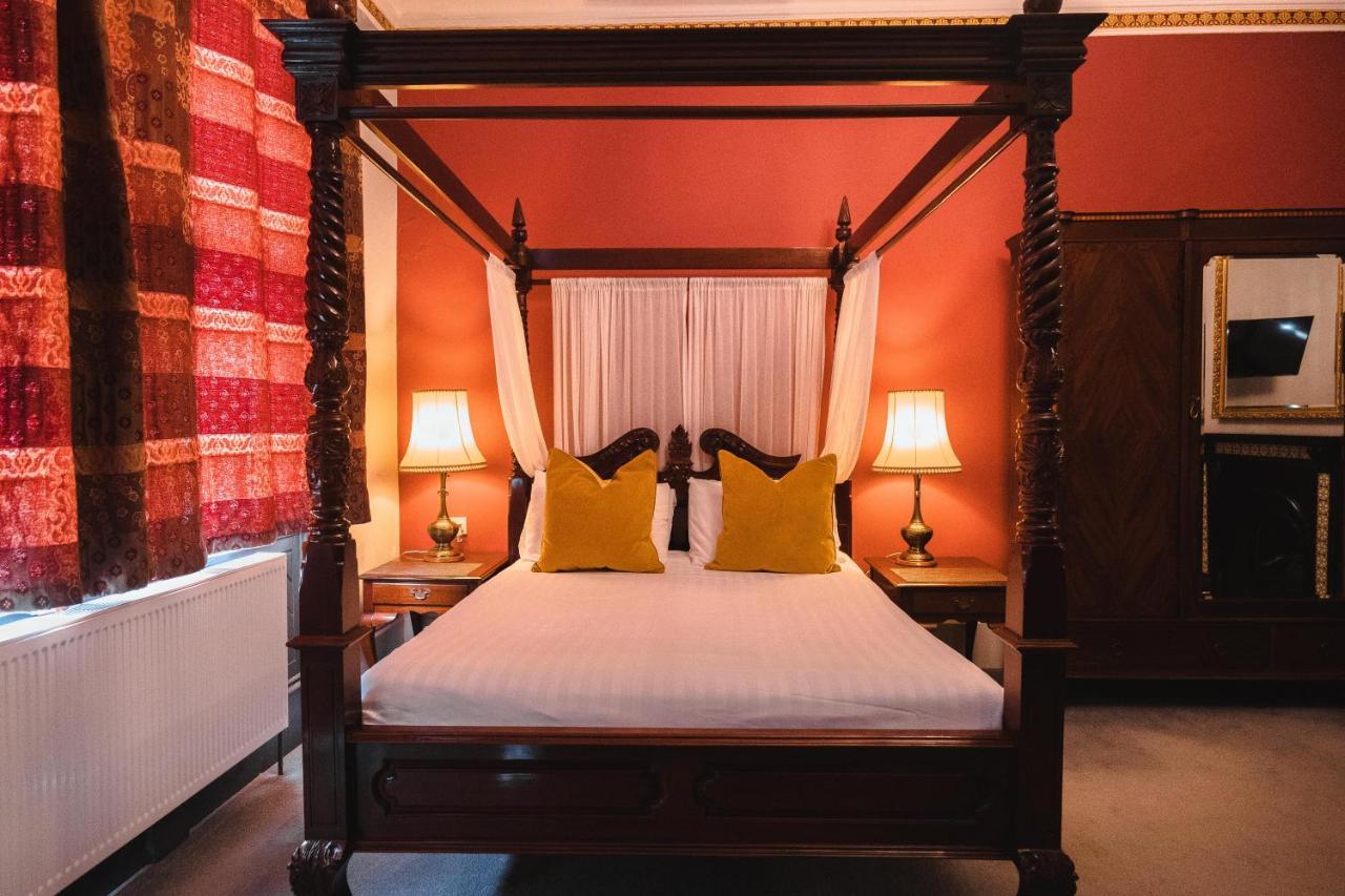 Hotel The Godwins 3*